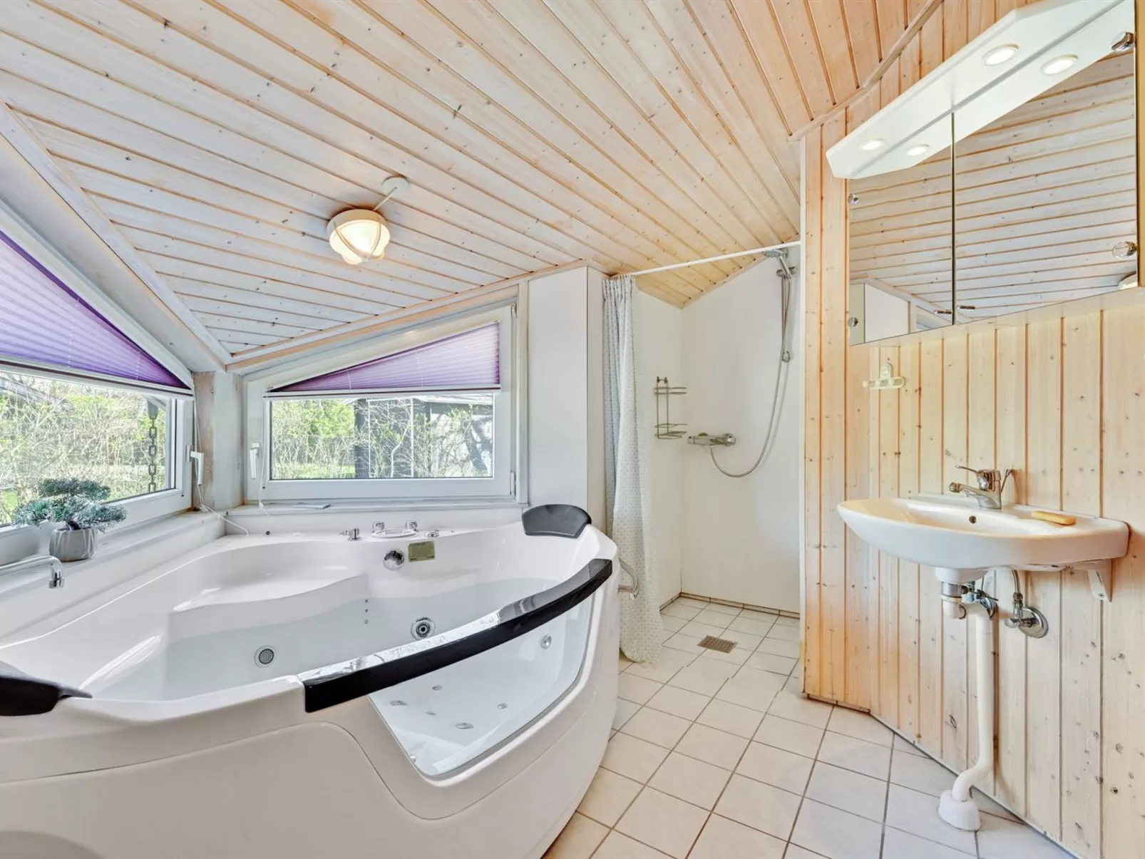 "Landuin" - 230m from the sea-Inside