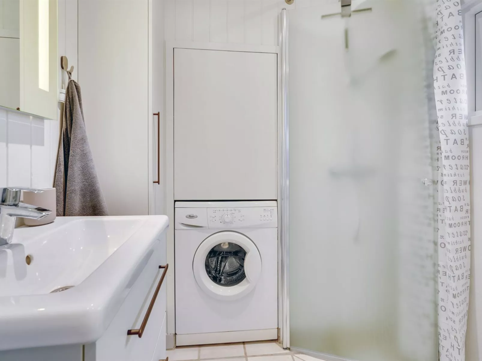 "Nina" - 700m to the fjord-Inside