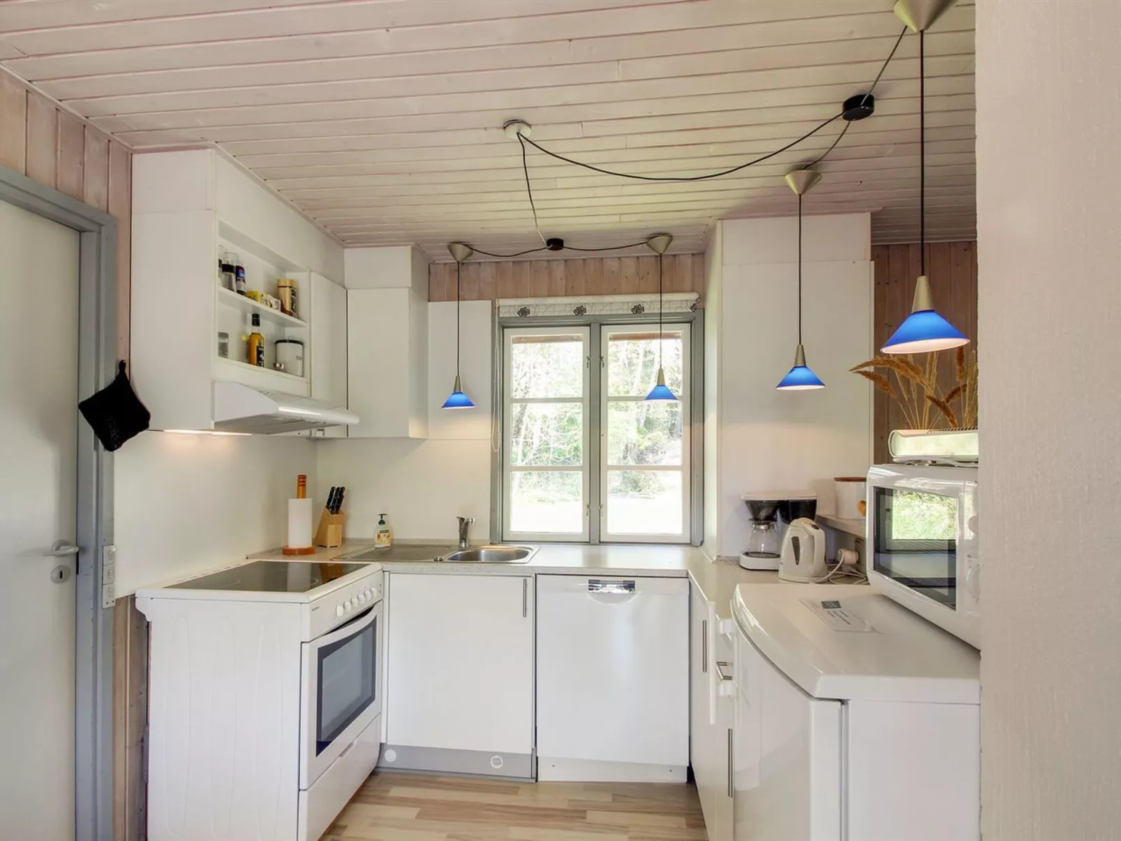 "Jose" - 300m from the sea-Inside