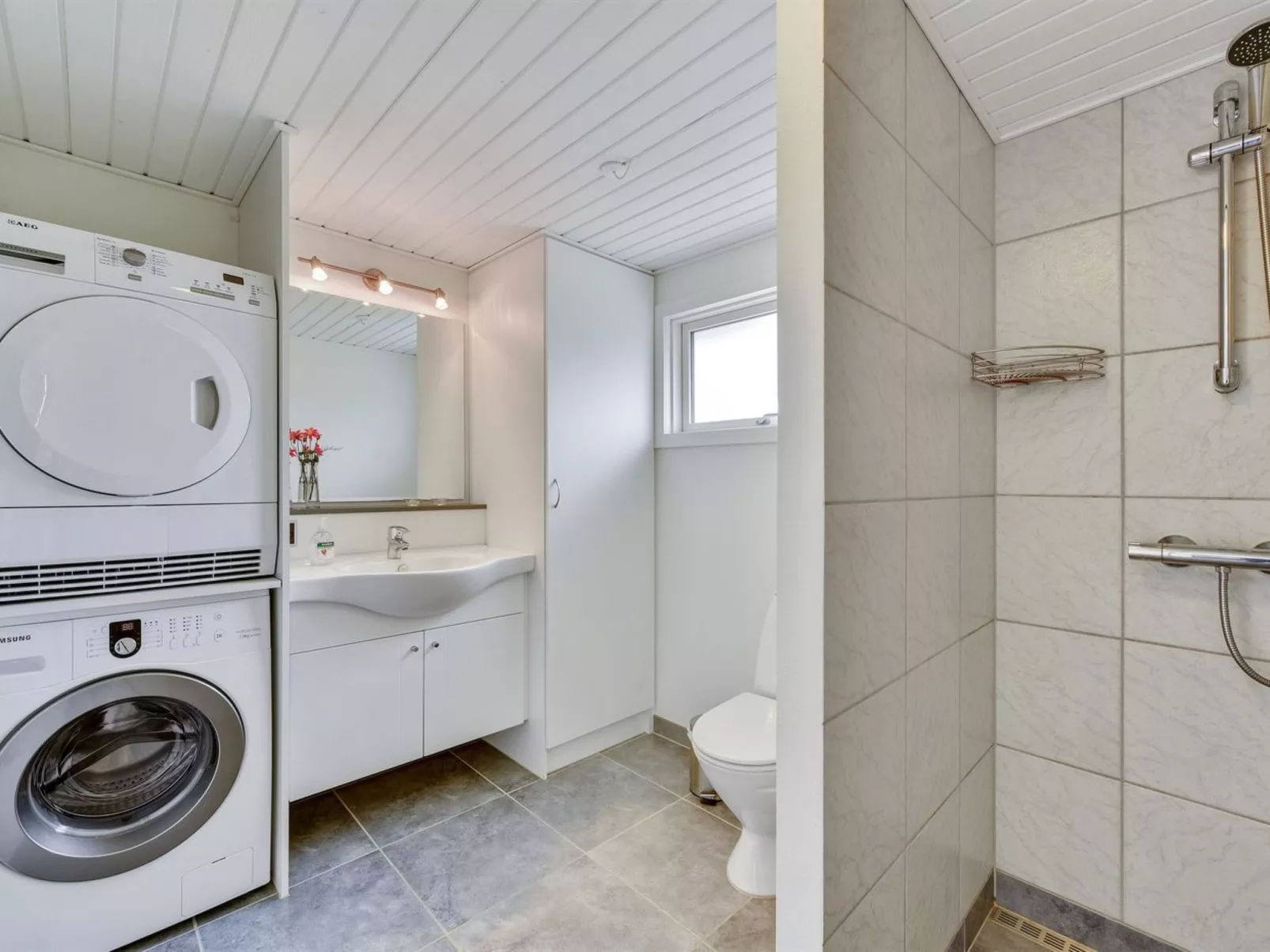 "Anabella" - 400m to the fjord-Dedans