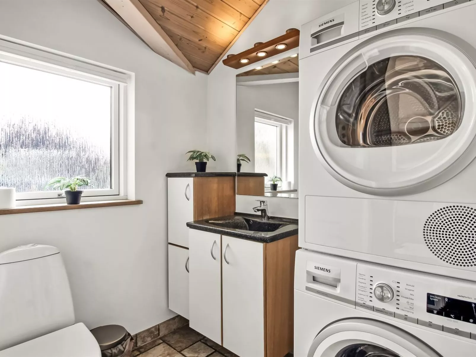 "Steen" - 800m from the sea-Drinnen