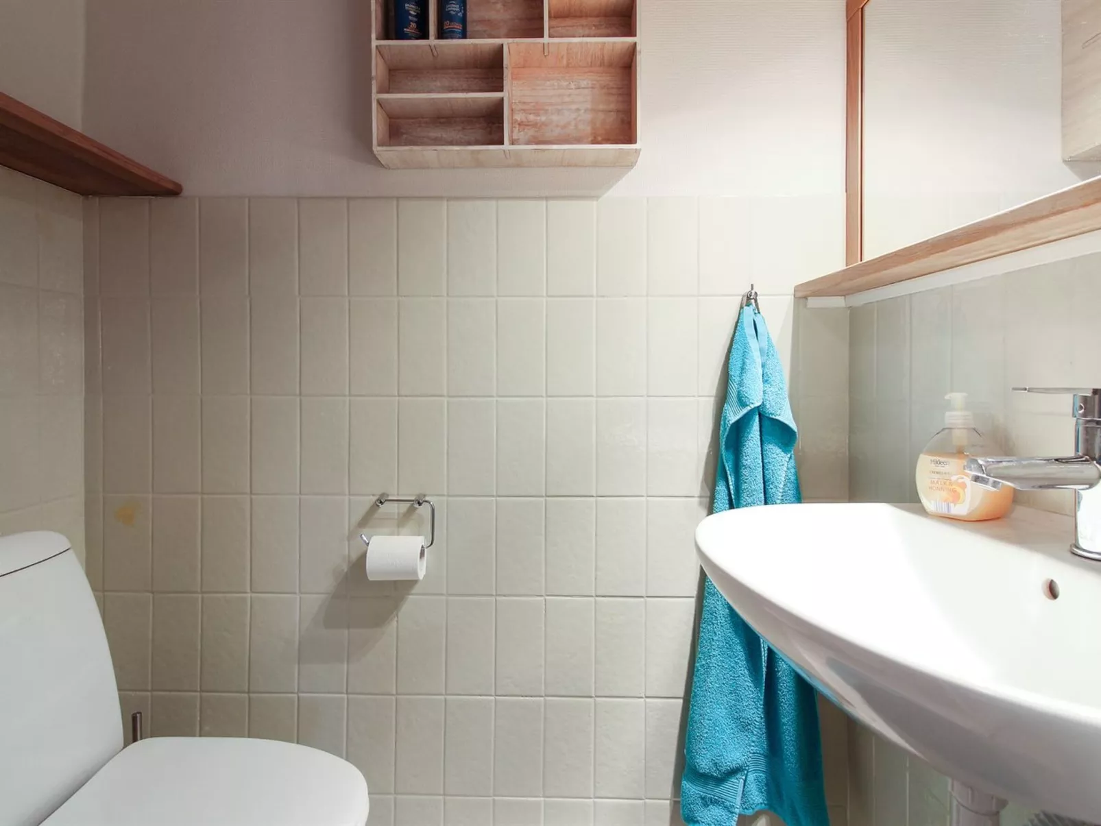 "Editha" - 800m from the sea-Inside