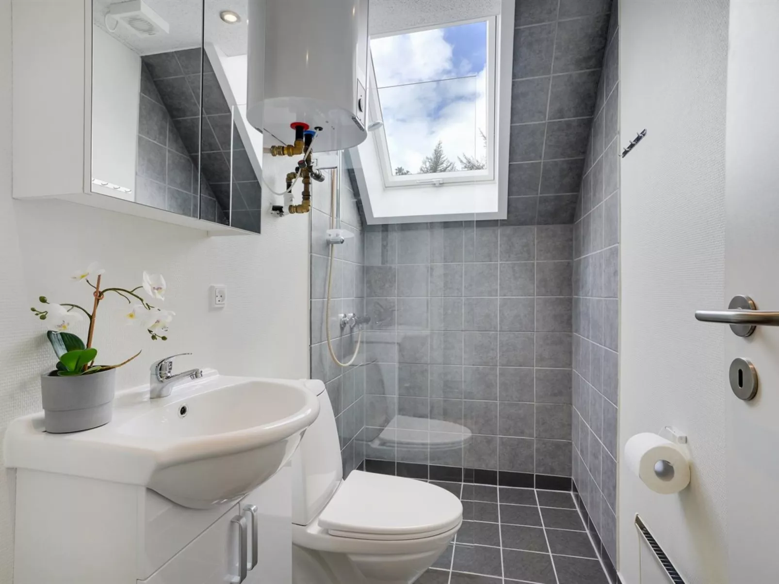 "Femija" - 500m to the fjord-Inside