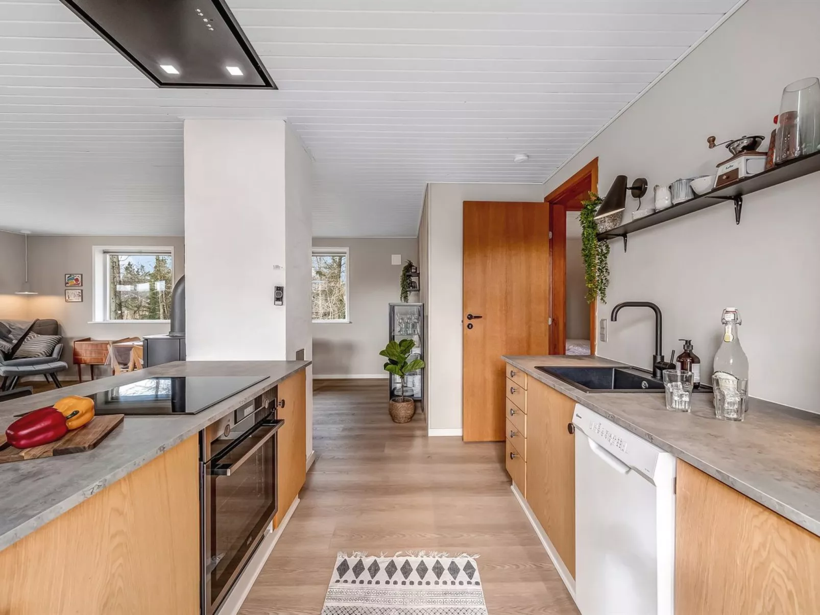 "Gundis" - 500m to the fjord-Inside