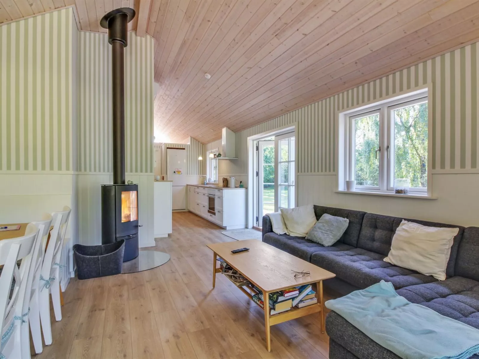 "Santtu" - 600m from the sea-Dedans