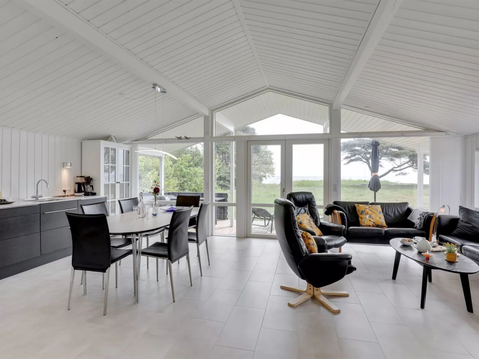 "Botolphus" - 20m from the sea-Dedans