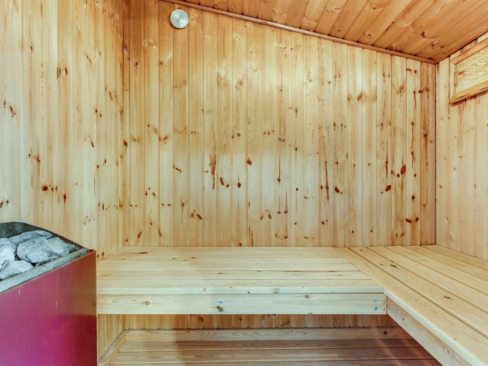 "Mogens" -  from the sea-Drinnen