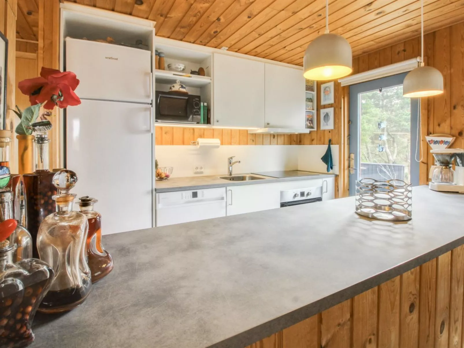 "Kathaline" - 3.4km from the sea-Inside