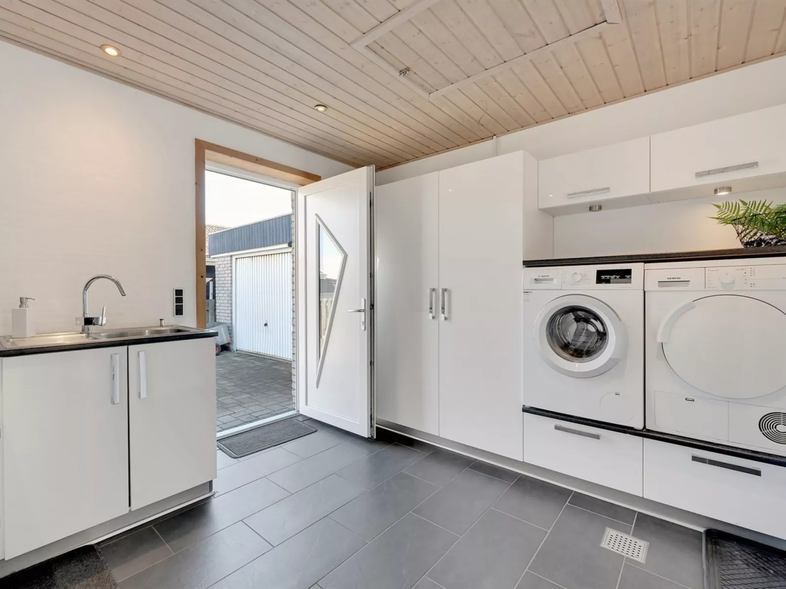 "Bibbi" - 20m to the fjord-Dedans