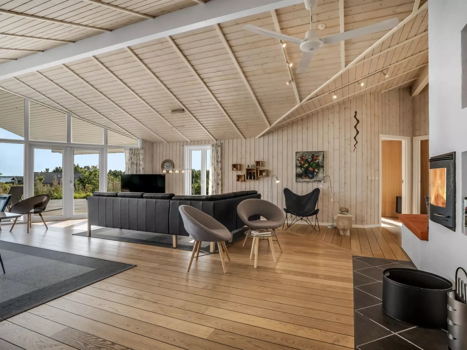 "Eljas" - 200m to the fjord-Inside