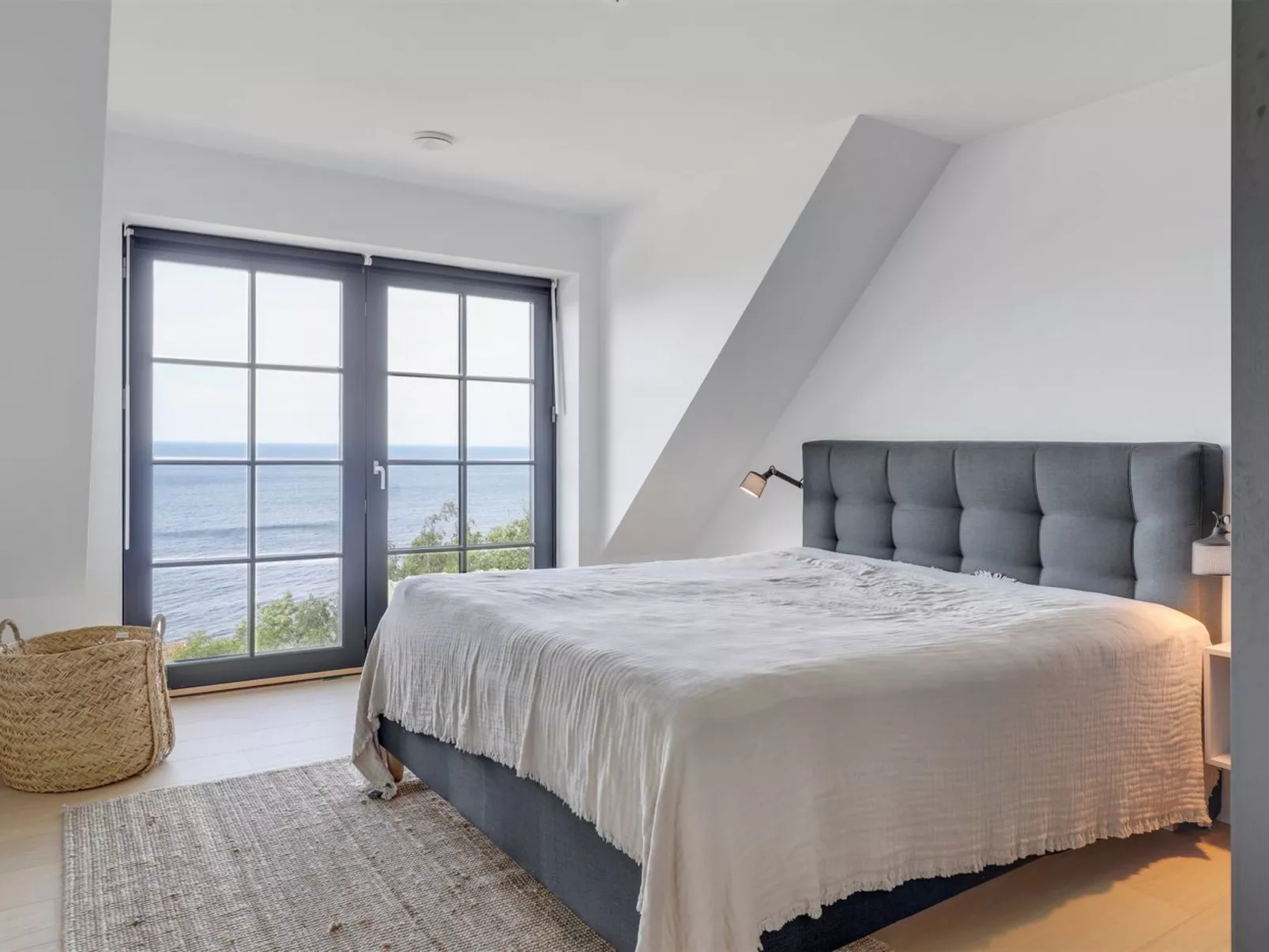 "Thormoth" - 200m from the sea-Inside