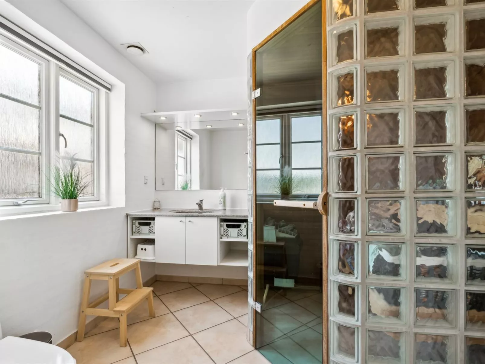 "Langsom" - 100m from the sea-Dedans