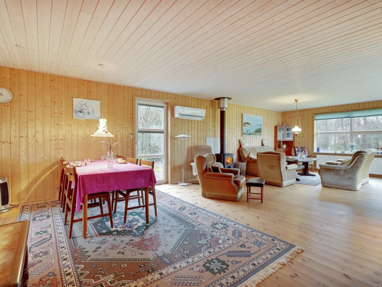 "Tille" - 700m to the fjord-Drinnen