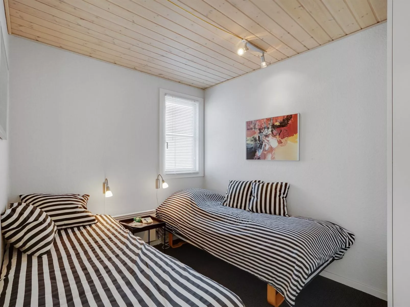 "Siunde" - 100m to the fjord-Inside