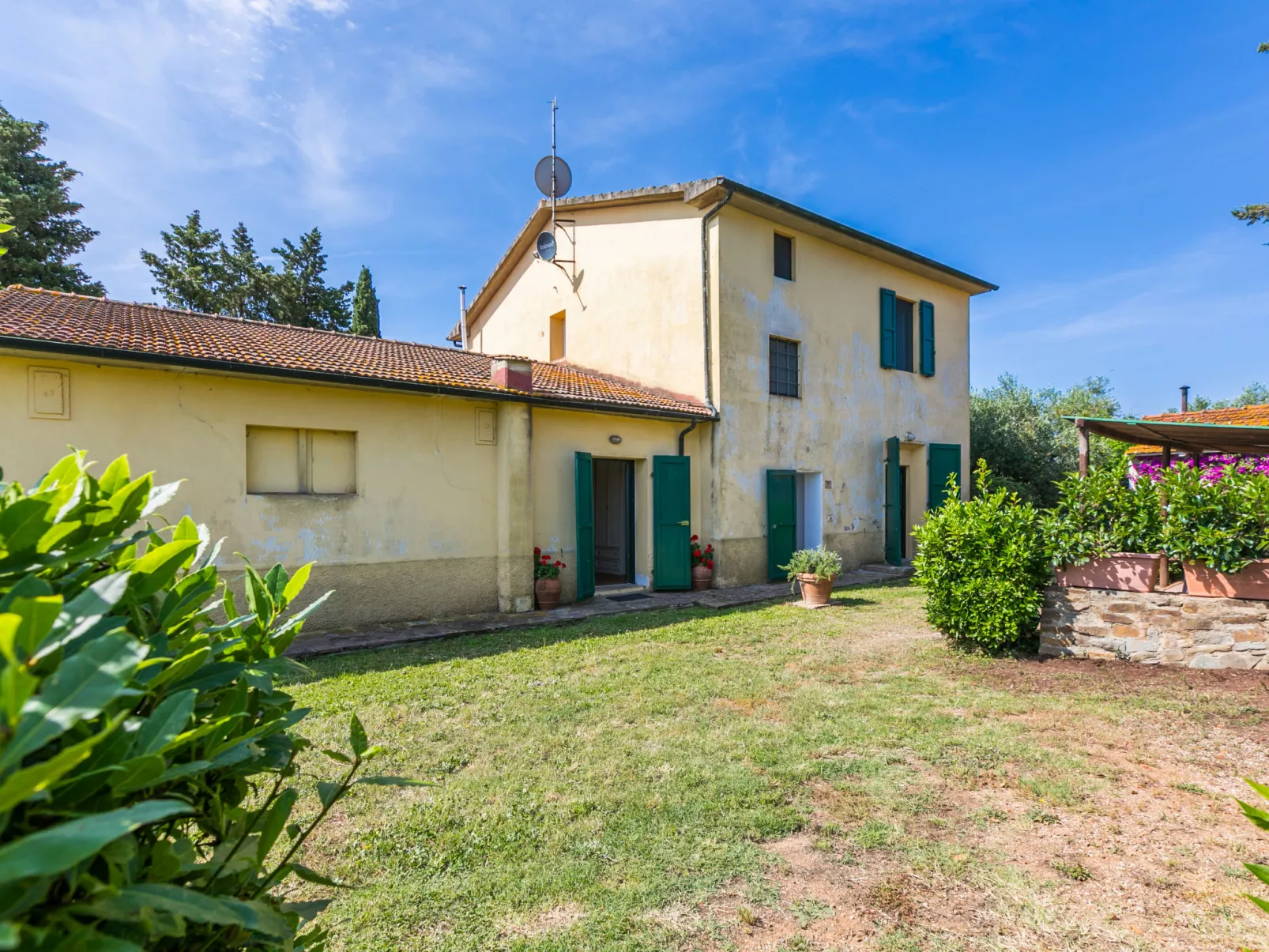 Campo Fiorito-Outside