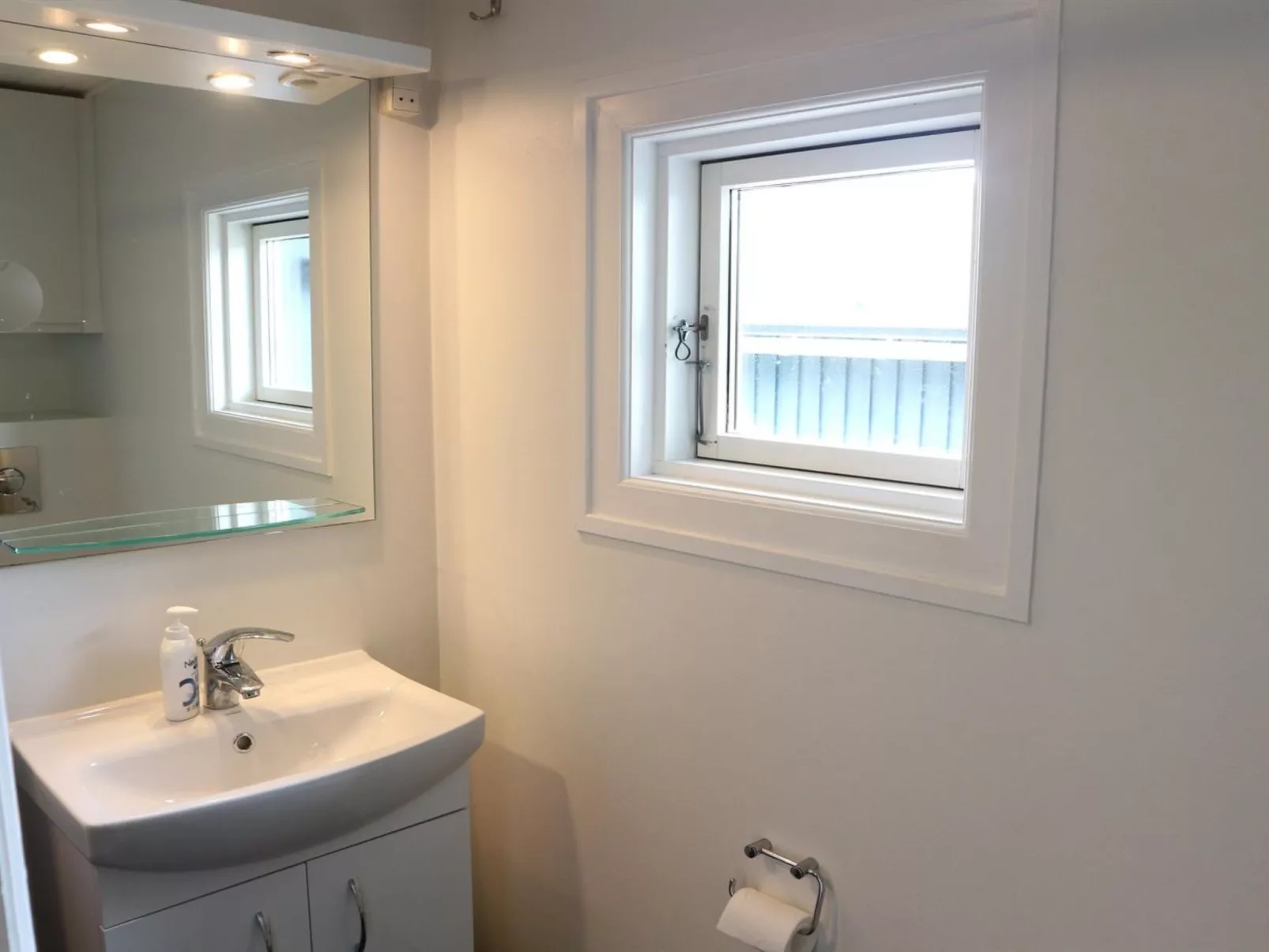 "Afkar" - 900m from the sea-Inside