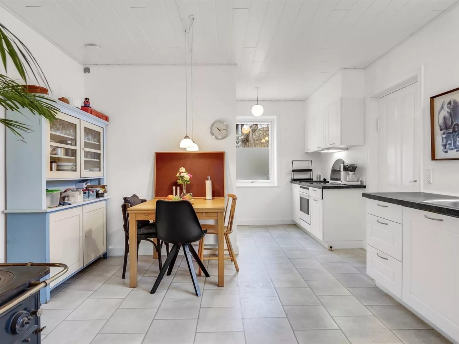 "Truels" - 2km from the sea-Inside