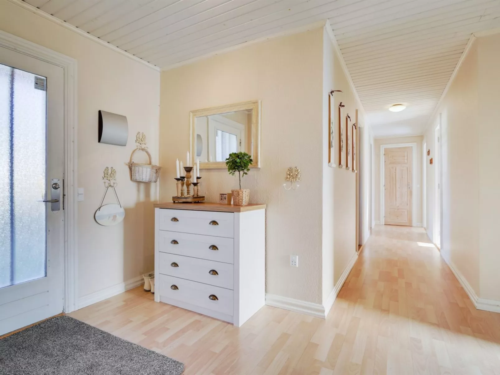 "Harrieth" - 16km from the sea-Drinnen