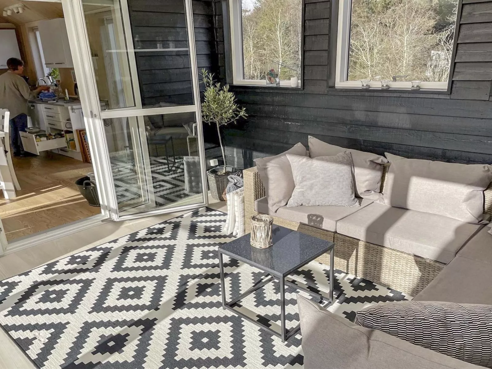 "Eireen" - 600m to the fjord-Inside