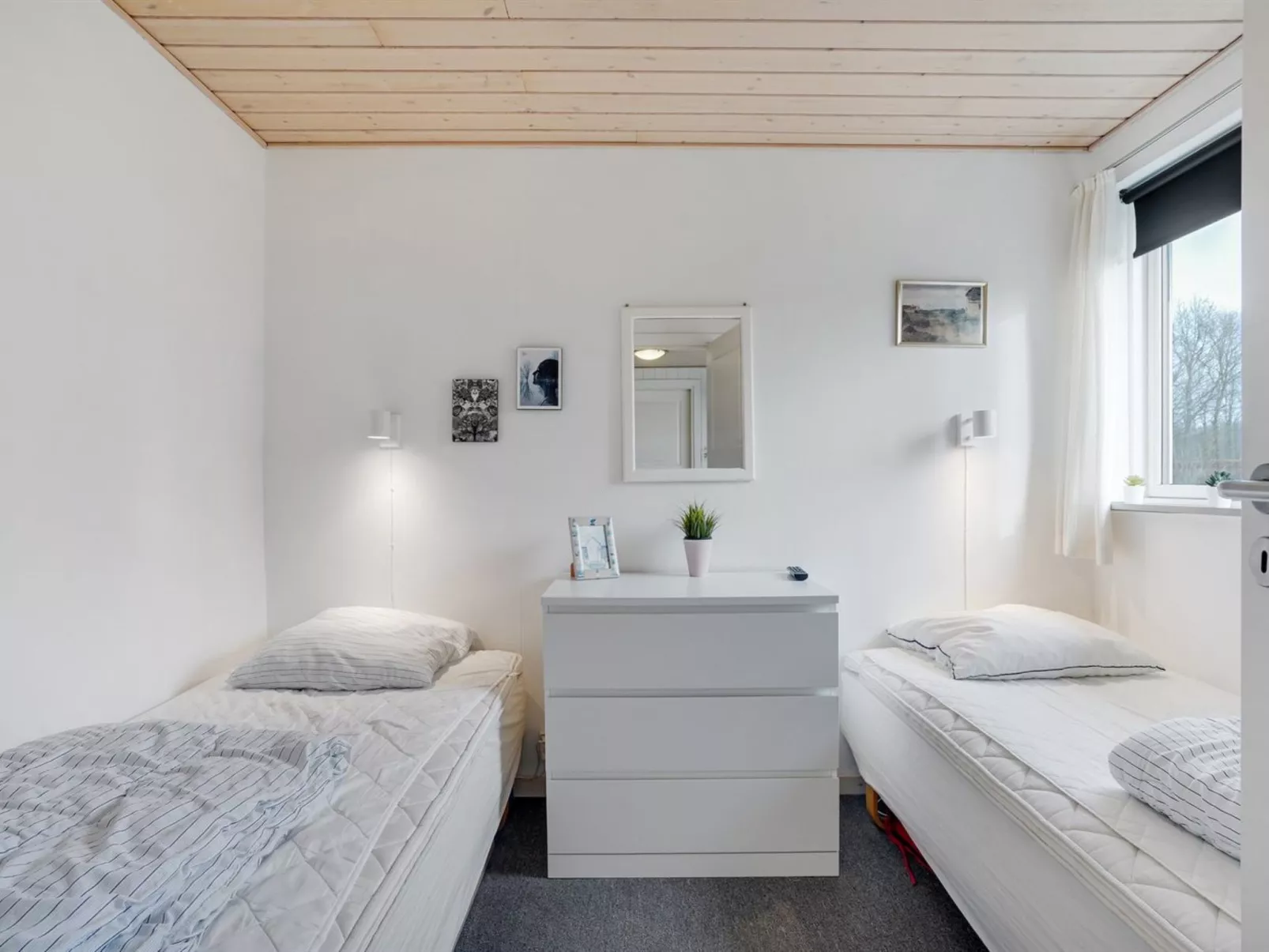 "Massie" - 30km from the sea-Inside