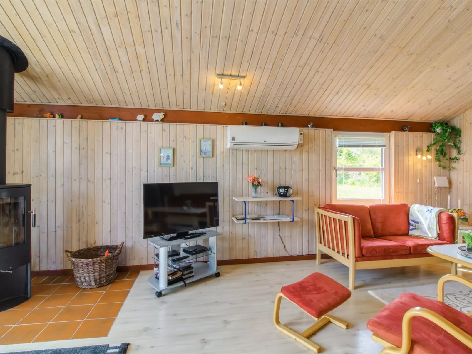 "Menka" - 1.3km from the sea-Drinnen