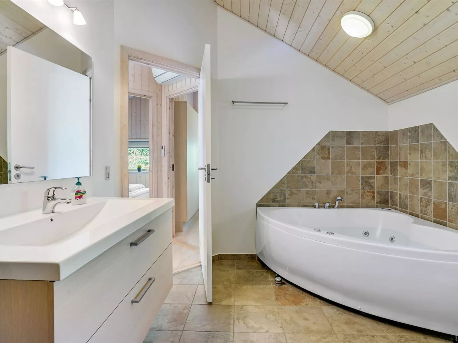 "Agved" - 1.5km from the sea-Dedans