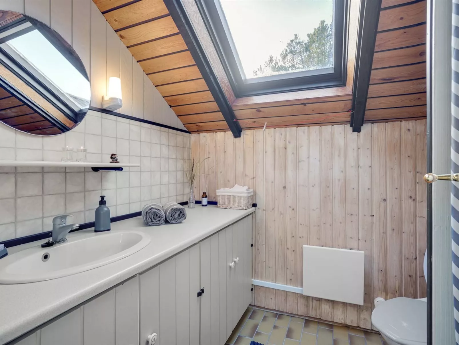 "Raita" - 350m to the fjord-Drinnen