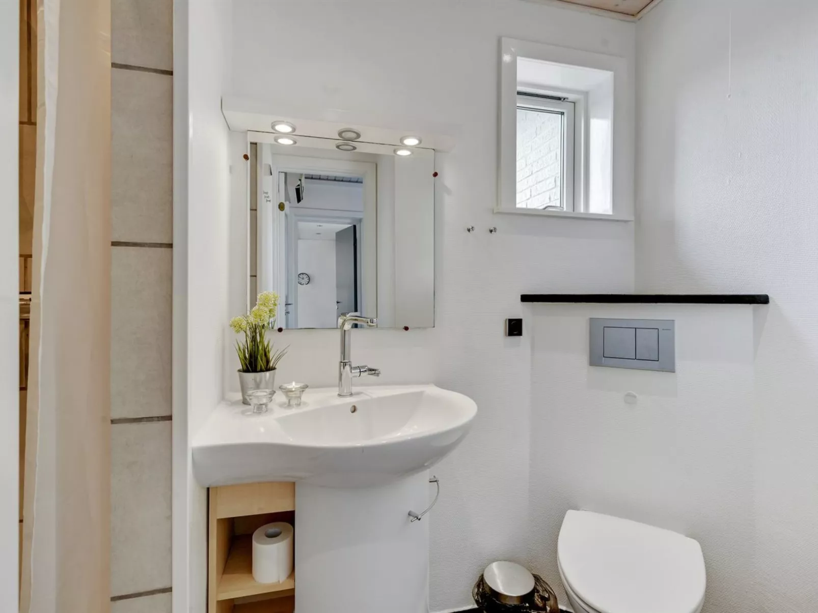 "Elizabeta" - 100m to the fjord-Drinnen