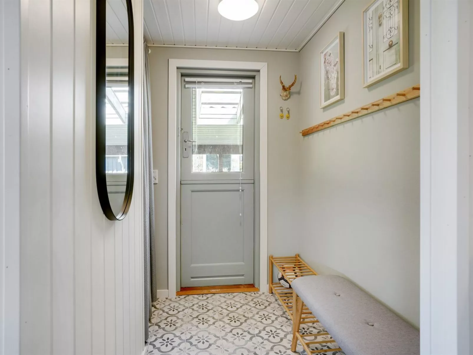 "Sveina" - 600m from the sea-Inside