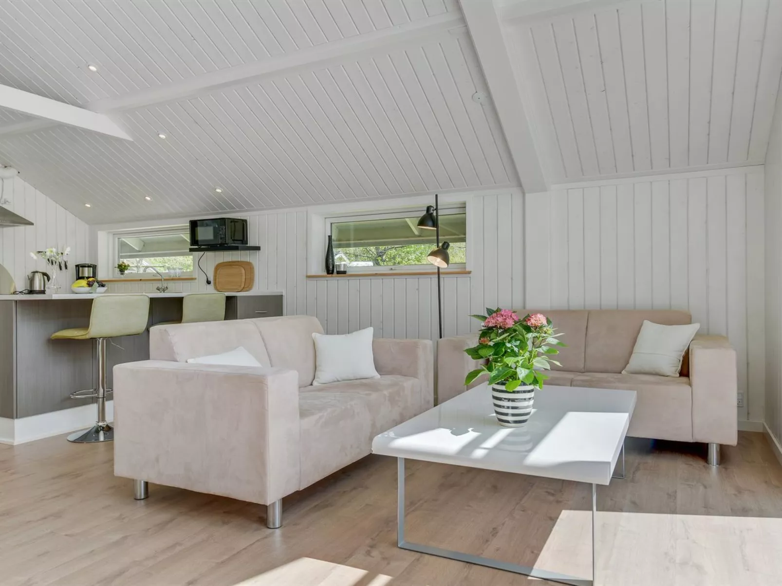 "Aleide" - 29km from the sea-Inside