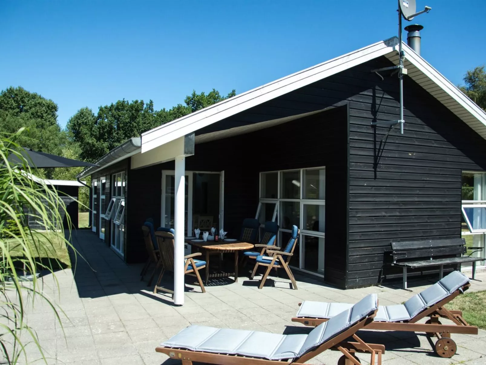 "Bertram" - 1.9km from the sea-Outside