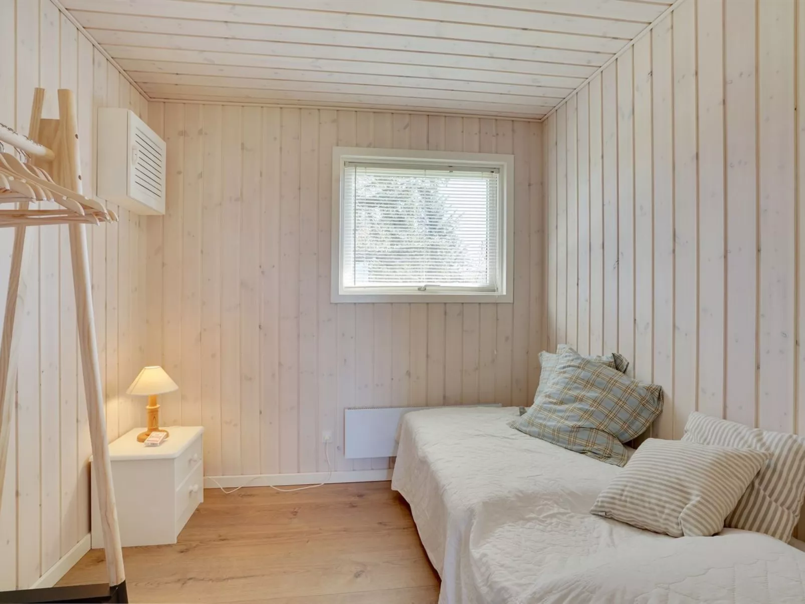 "Josefiina" - 450m to the fjord-Inside