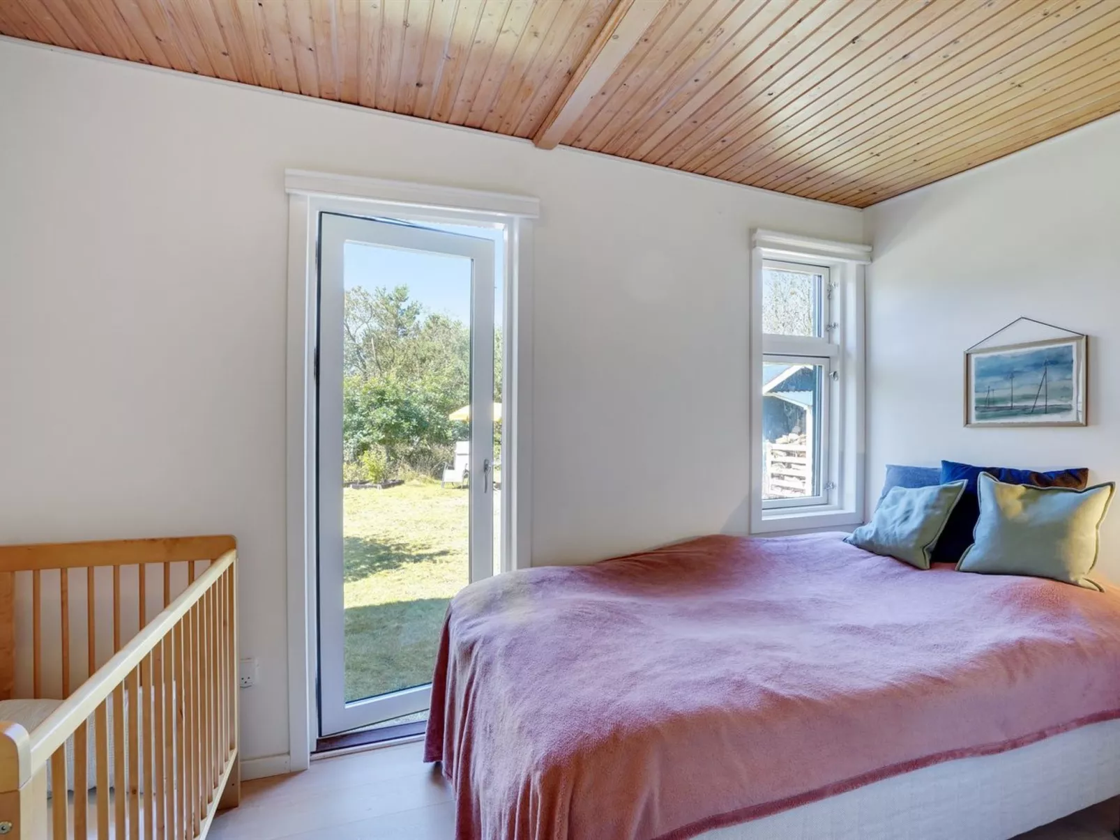 "Sebastian" - 100m to the fjord-Inside