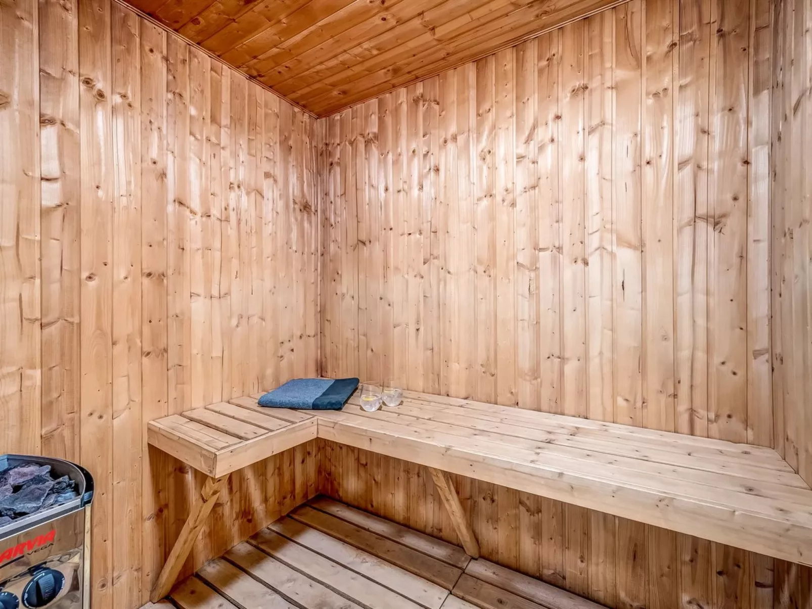 "Bjart" - 50m to the fjord-Dedans