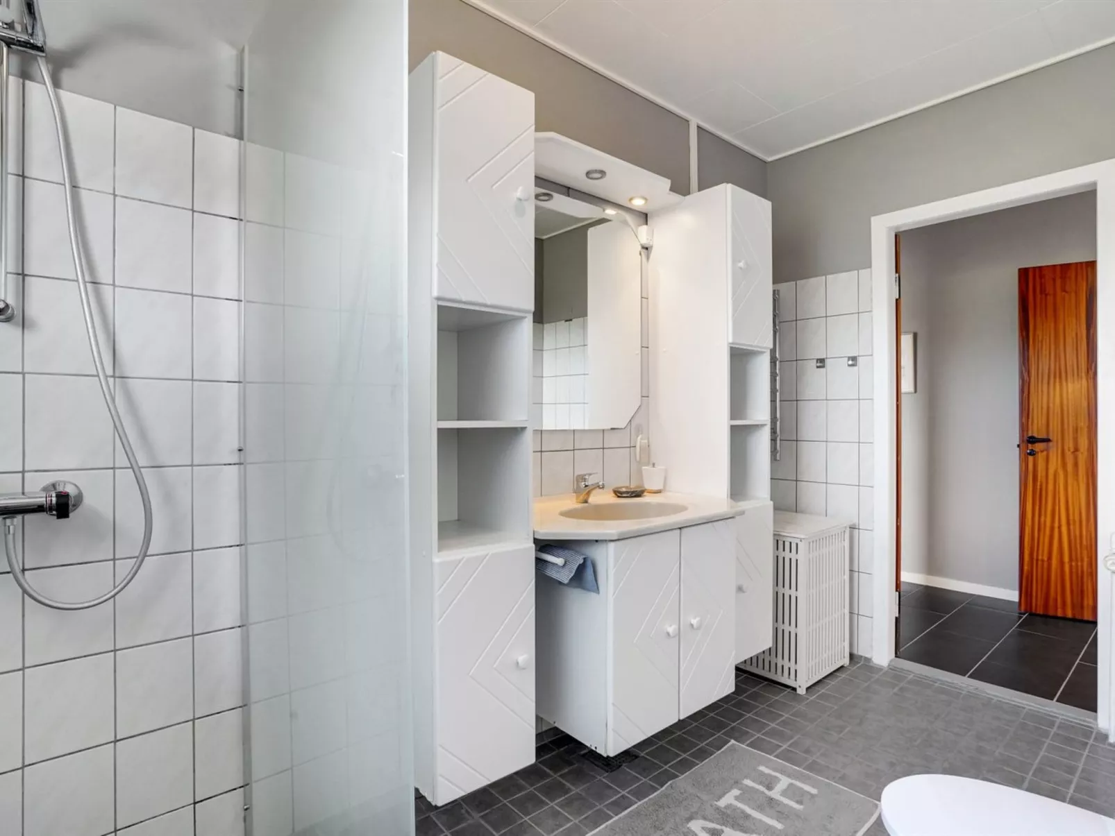 "Slavjanka" - 2km from the sea-Inside