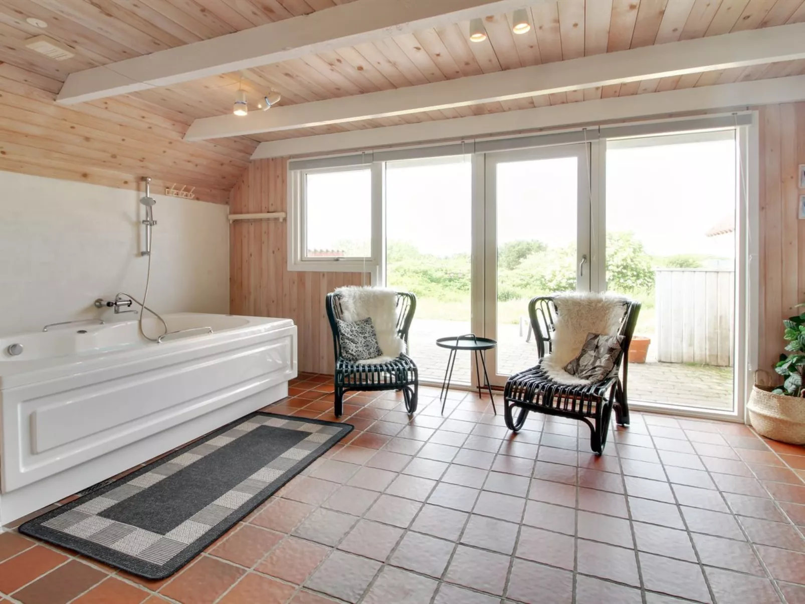 "Sys" - 500m from the sea-Inside