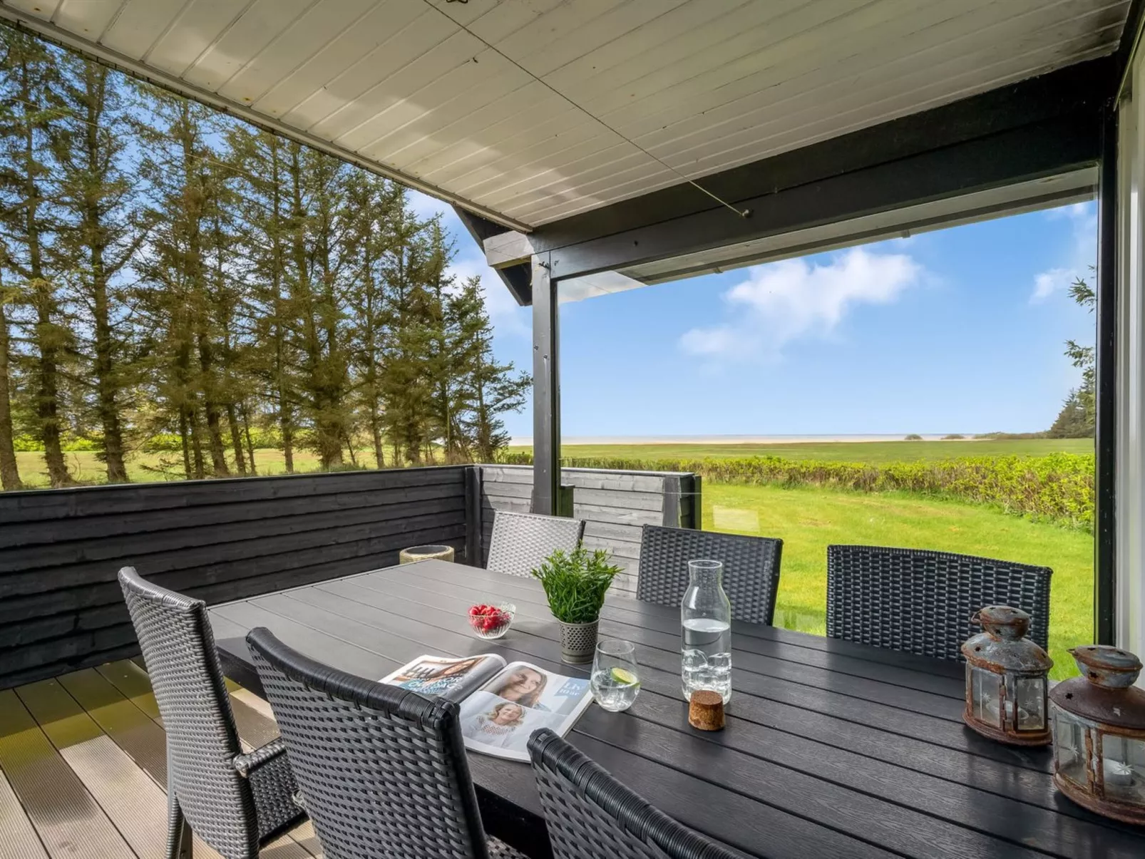 "Aleida" - 100m to the fjord-Outside