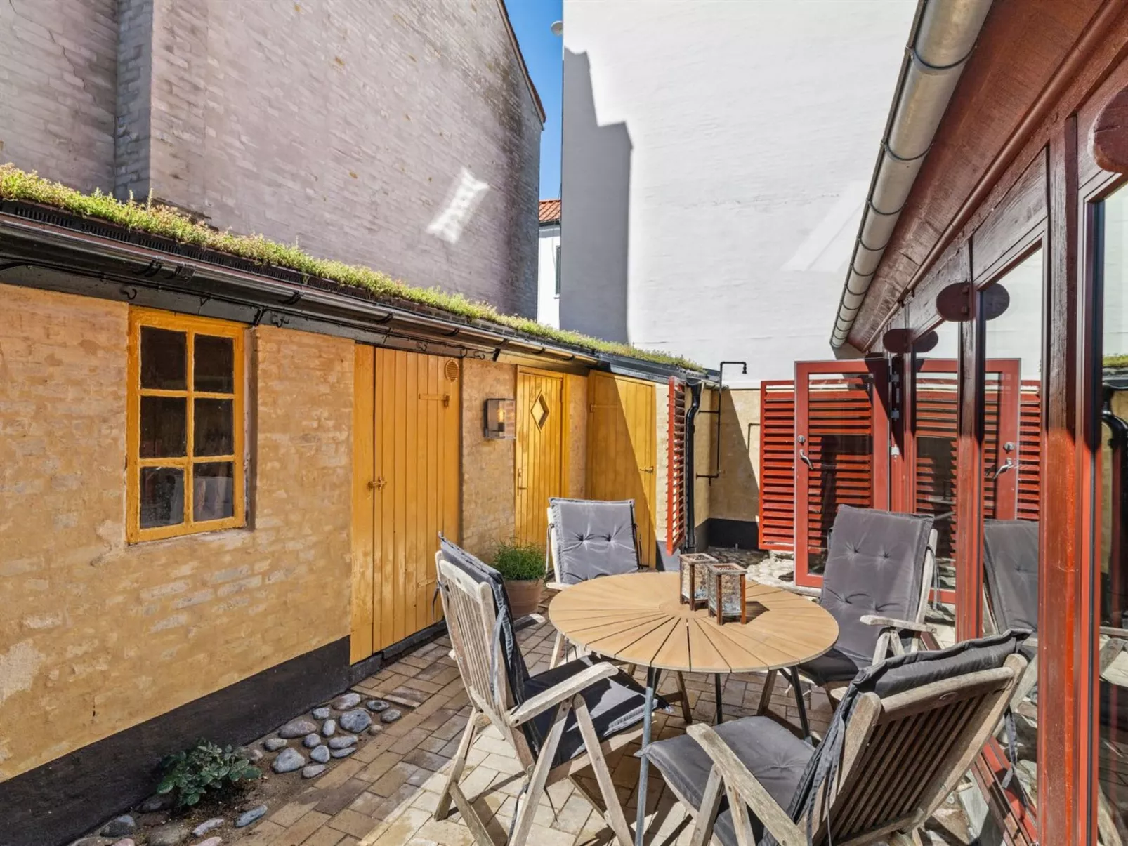 "Gaby" - 250m from the sea-Draußen