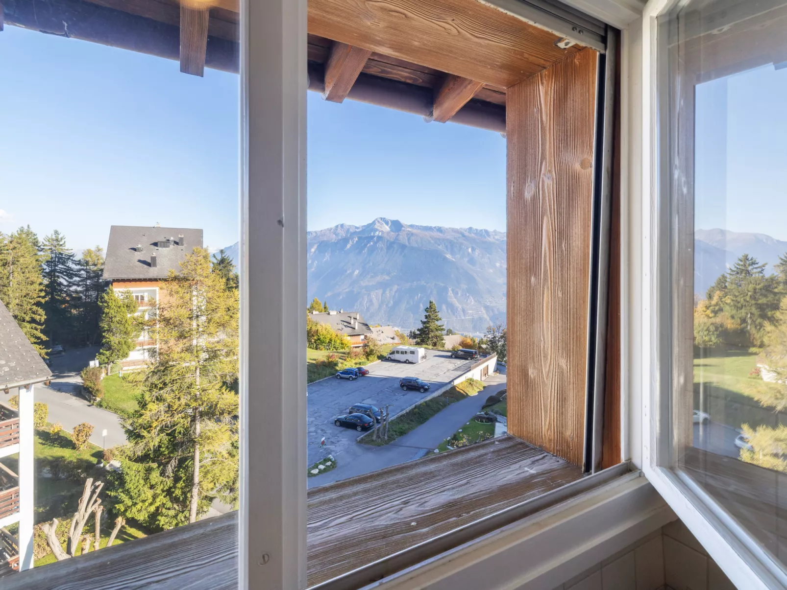 Belmont Est 80-Drinnen