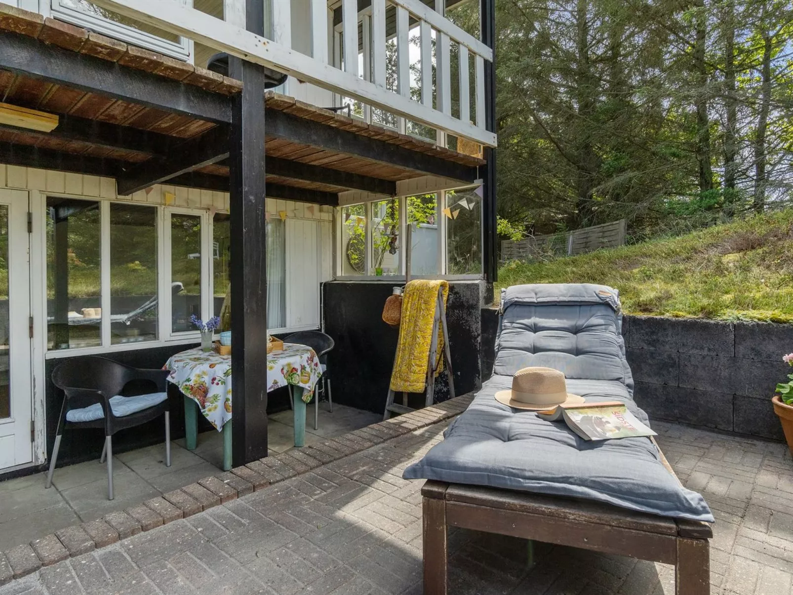 "Freda" - 100m to the fjord-Outside