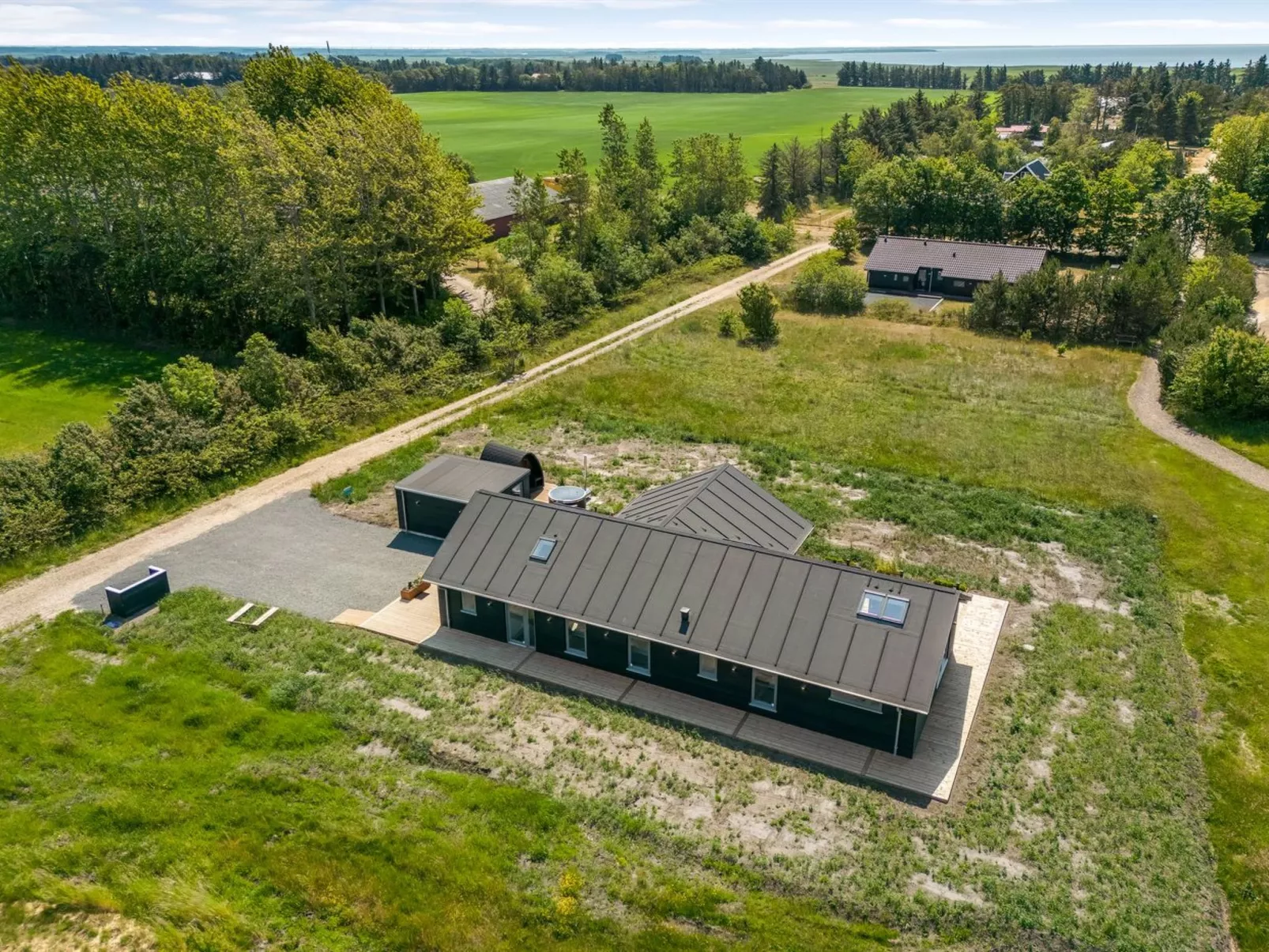 "Måns" - 500m to the fjord-Outside