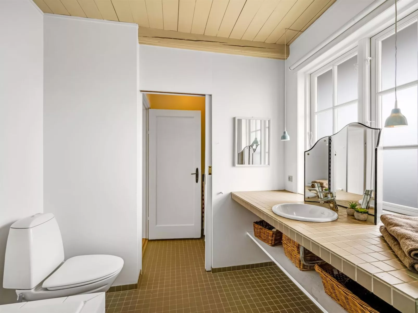 "Jamie" - 200m from the sea-Inside