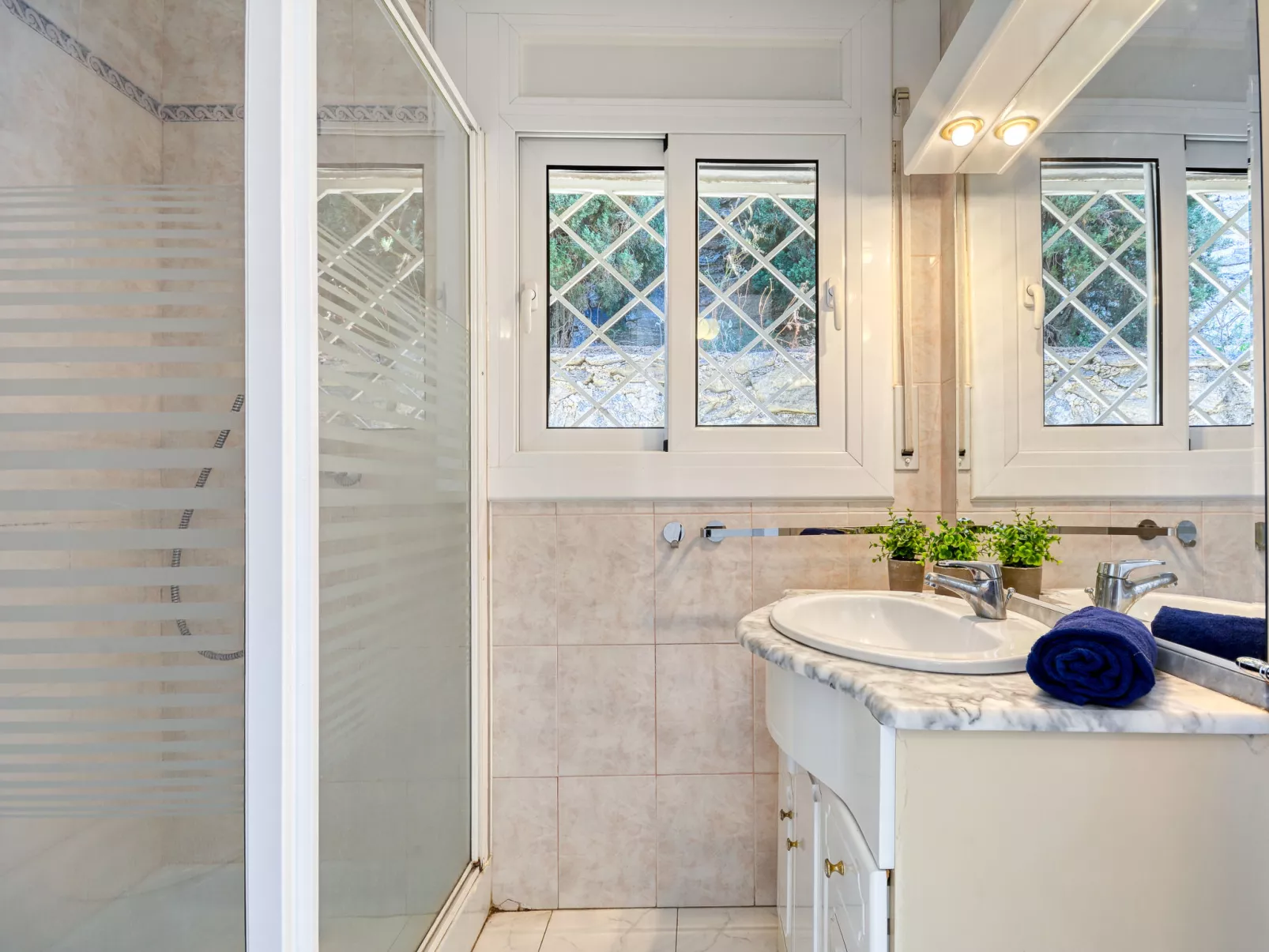 Villa Cecilia-Inside