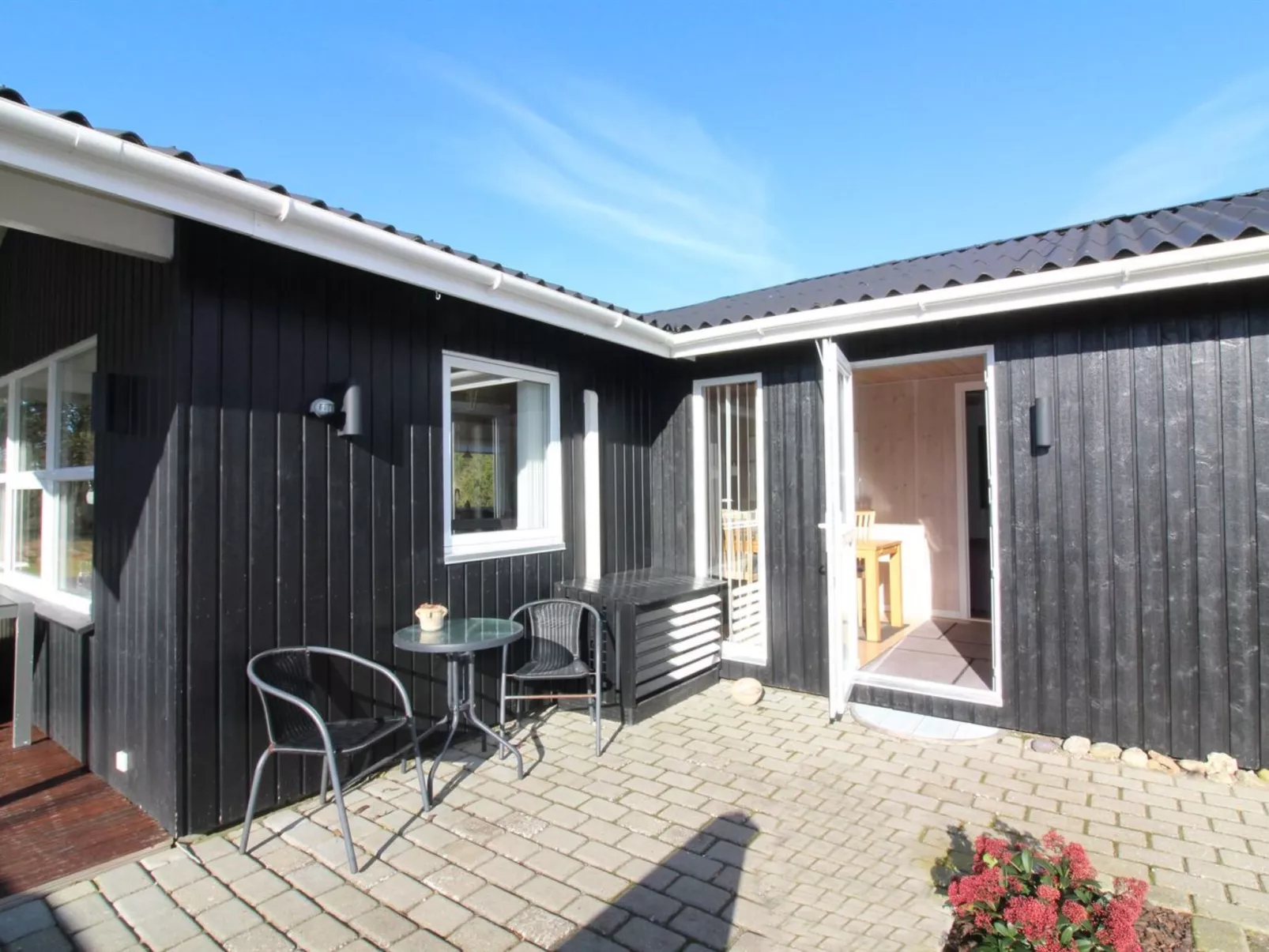 "Grit" - 650m from the sea-Draußen