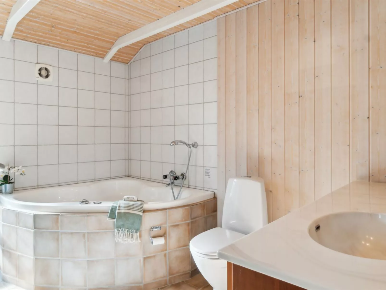 "Amola" - 1.6km from the sea-Inside