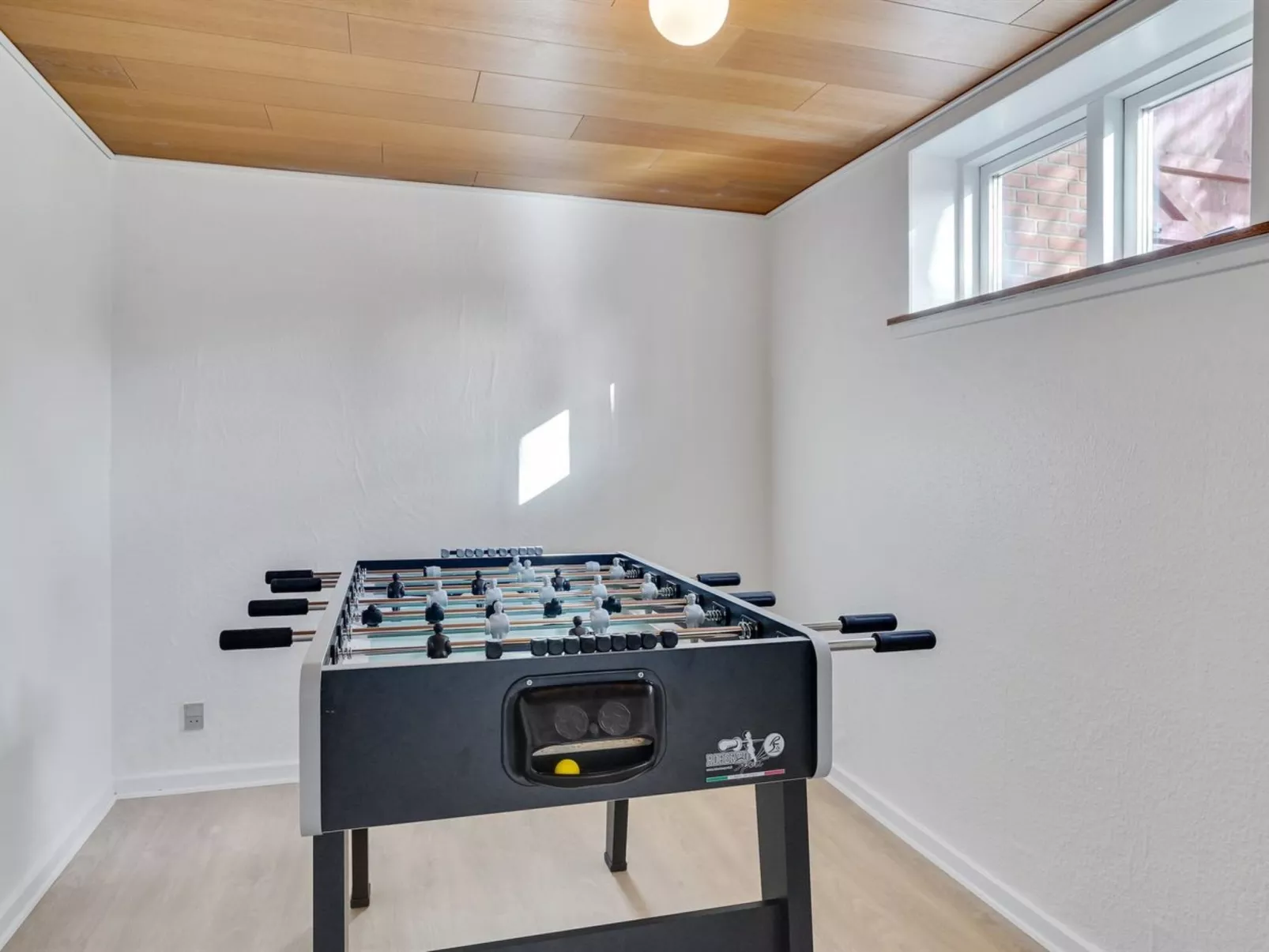 "Auguste" - 1.5km to the fjord-Inside