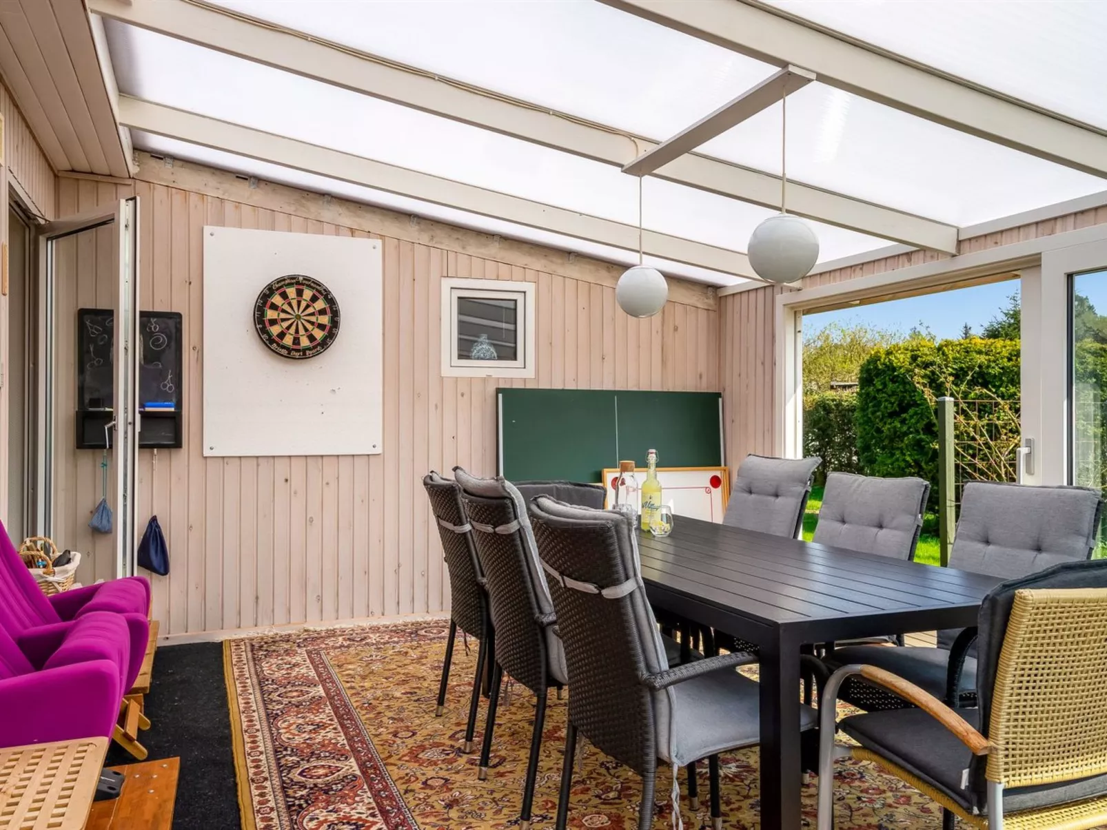 "Yorick" - 1km from the sea-Inside