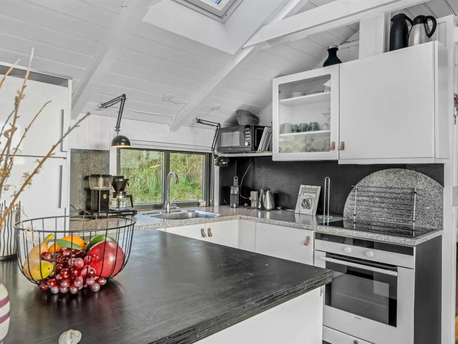 "Aksinja" - 250m to the fjord-Inside