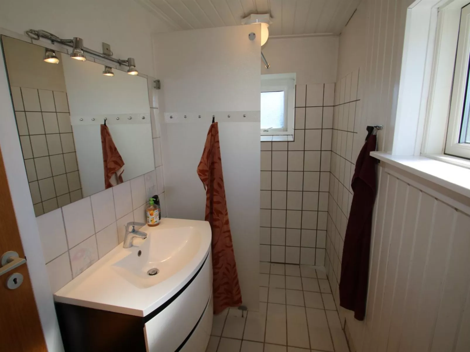 "Sauli" - 200m to the fjord-Drinnen