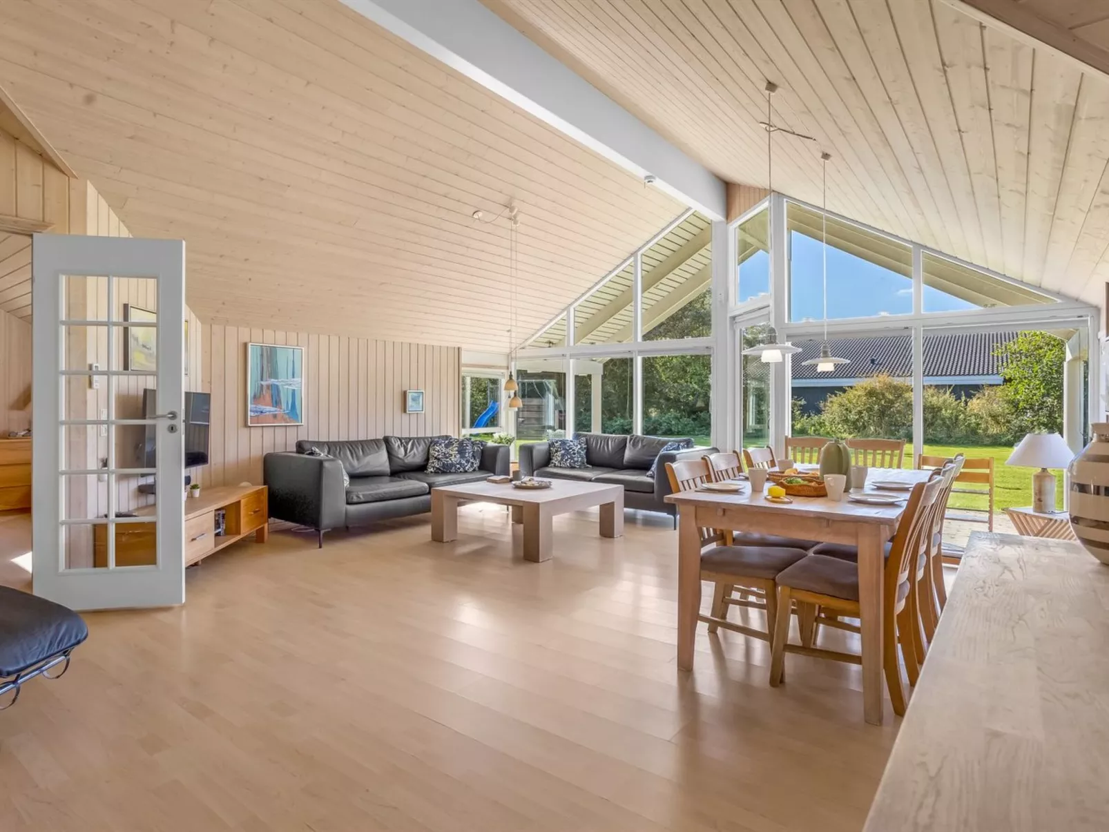 "Enid" - 700m from the sea-Inside